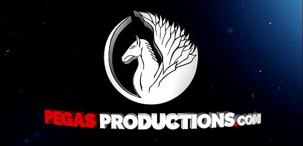  Pegas Productions - Une Masseuse aux Gros Totons